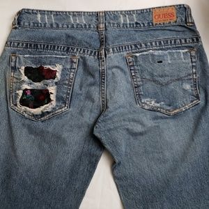 Guess distressed blue jeans Women's size 32